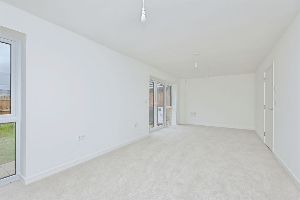 Property photo 2 of 27