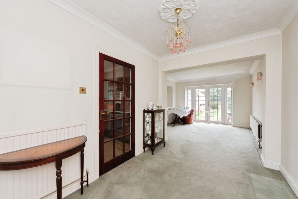 Property photo 3 of 17 Gardens21Of39