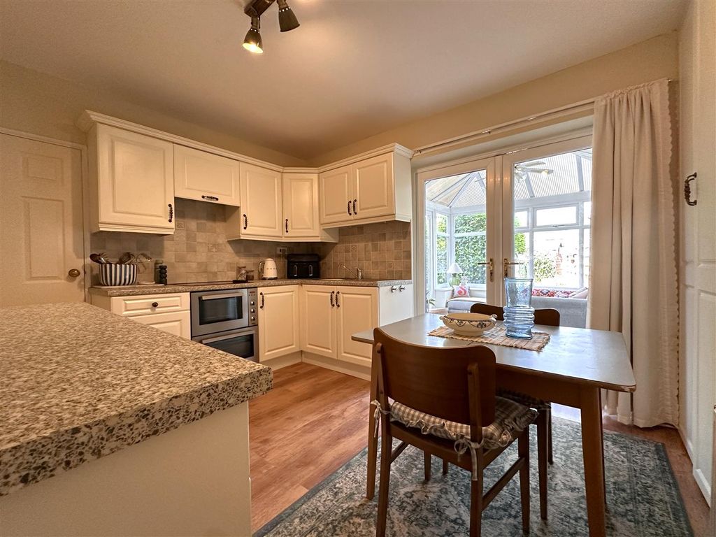 Property photo 2 of 21 Kitchen/Diner 670