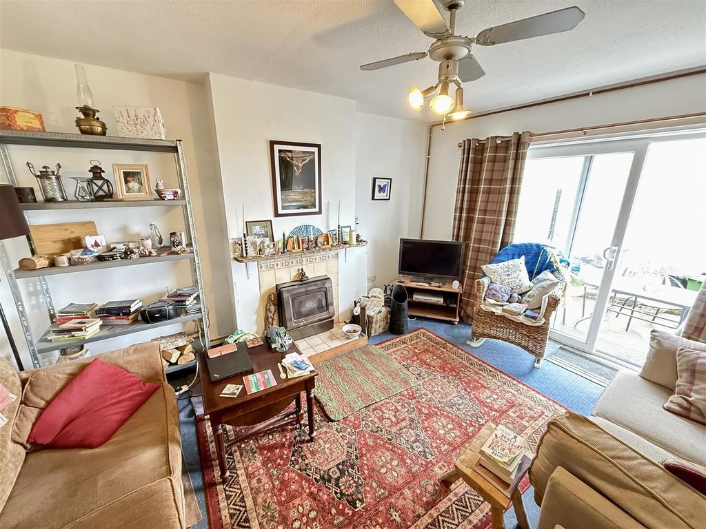 Property photo 3 of 22 Living Room