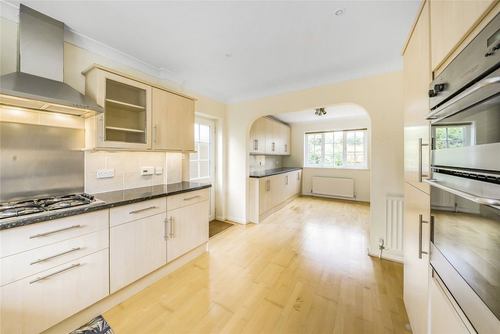 Property photo 2 of 27 Picture No. 19