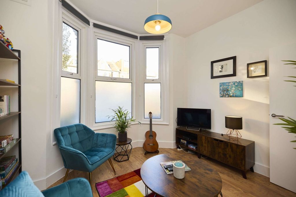 Property photo 1 of 19 Living Room