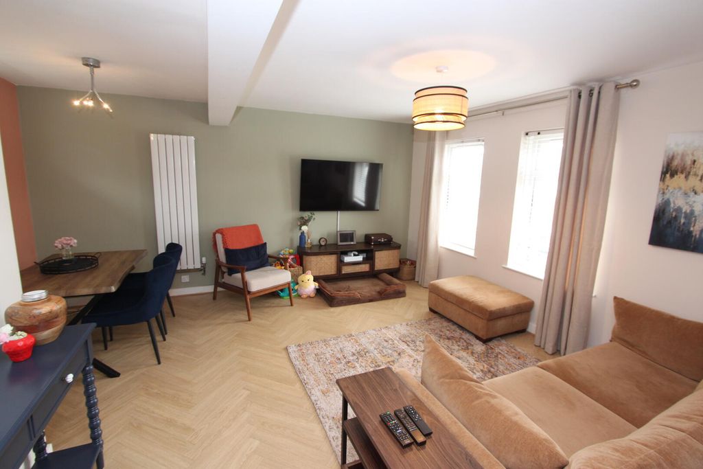 Property photo 2 of 11 Living Room