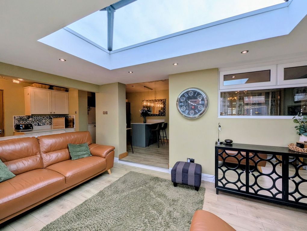 Property photo 2 of 25