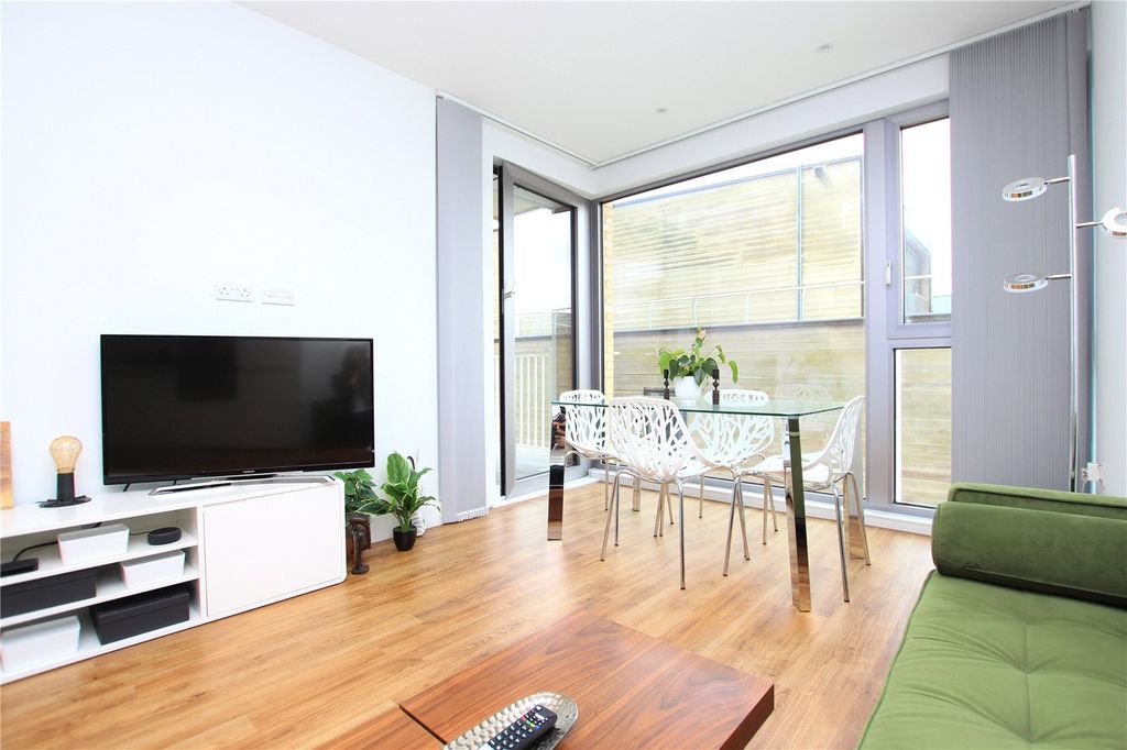 Property photo 3 of 13 Lounge