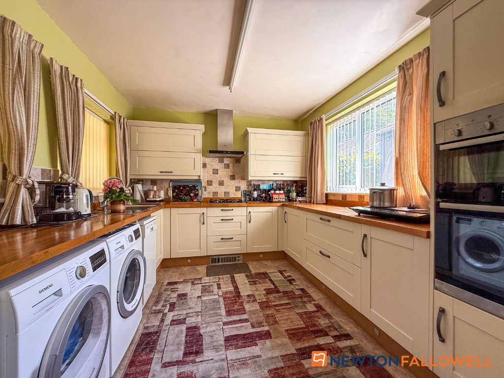 Property photo 3 of 28 Kitchen