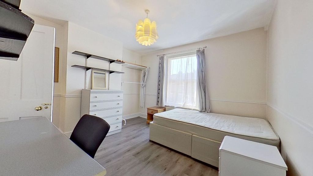 Property photo 3 of 26