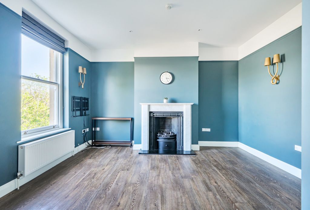 Property photo 1 of 10 Sitting/Dining Room