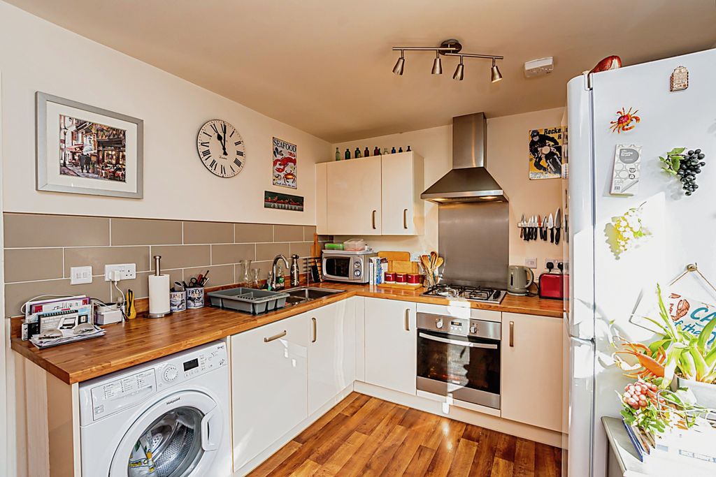 Property photo 2 of 16