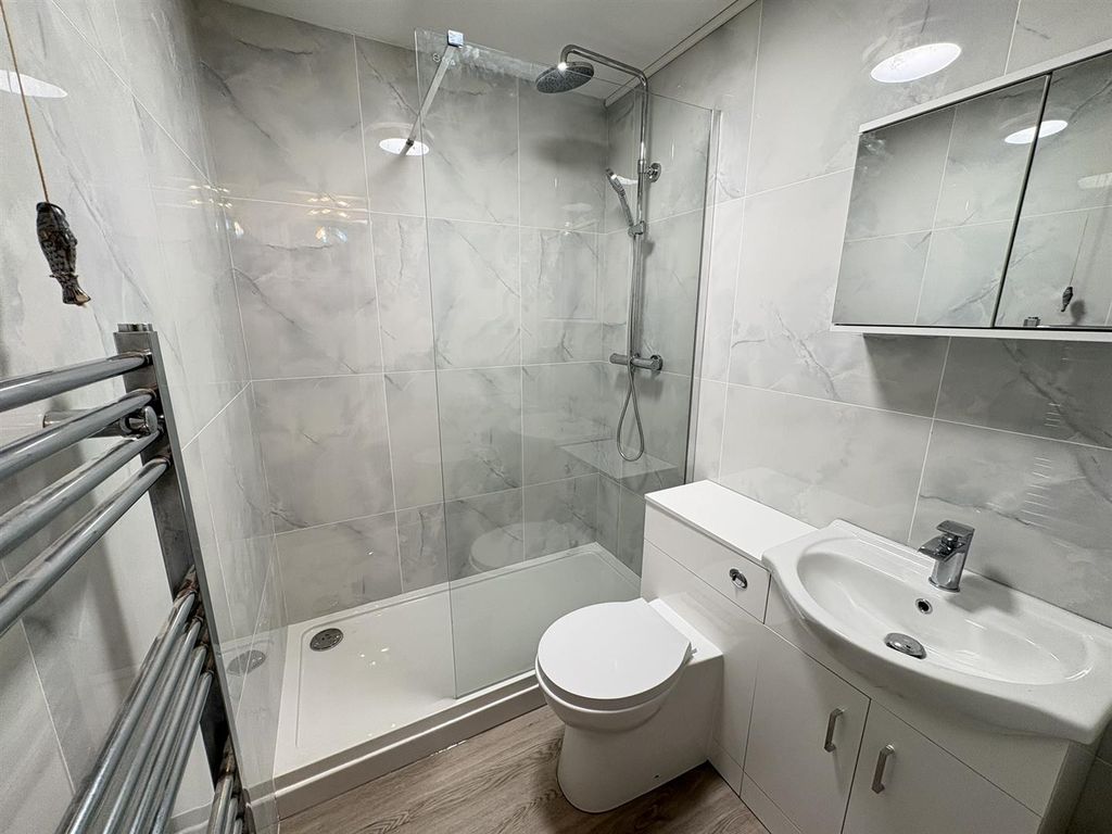 Additional image 4 of 2 bed flat to rentForest Way, Winford, Sandown PO36