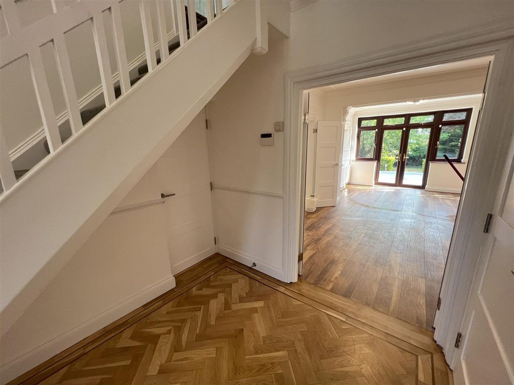 Property photo 3 of 35
