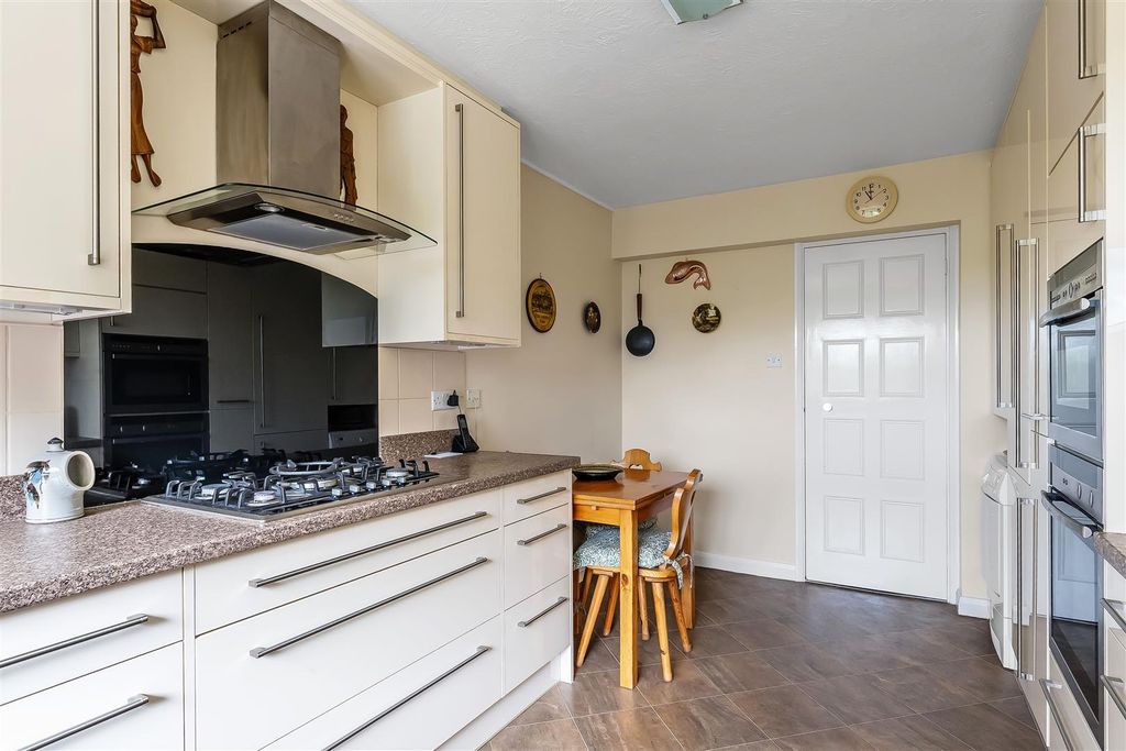 Additional image 12 of 3 bed flat for saleStack House, West Hill, Oxted RH8
