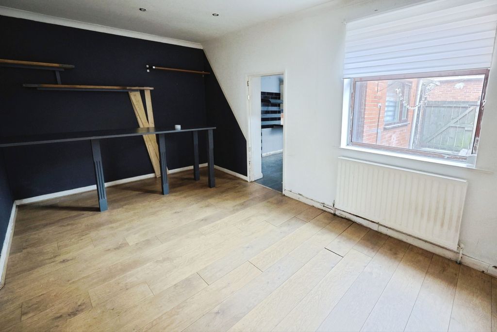 Property photo 3 of 9 Pbox-Img.Jpg
