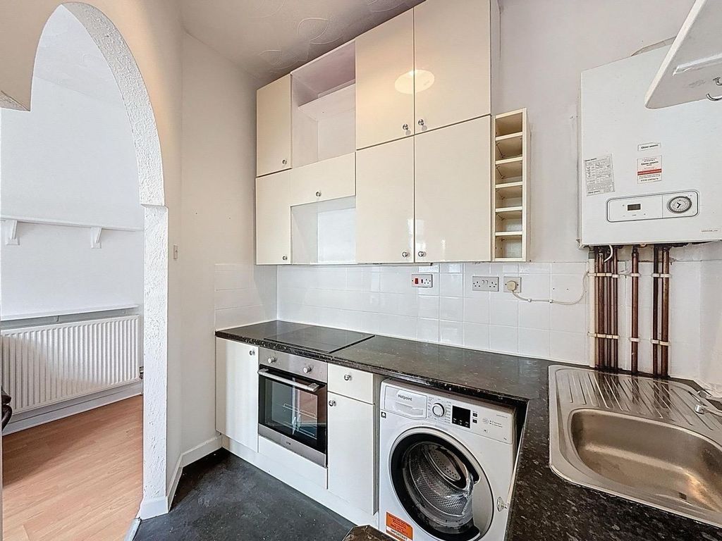 Property photo 3 of 12 Kitchen