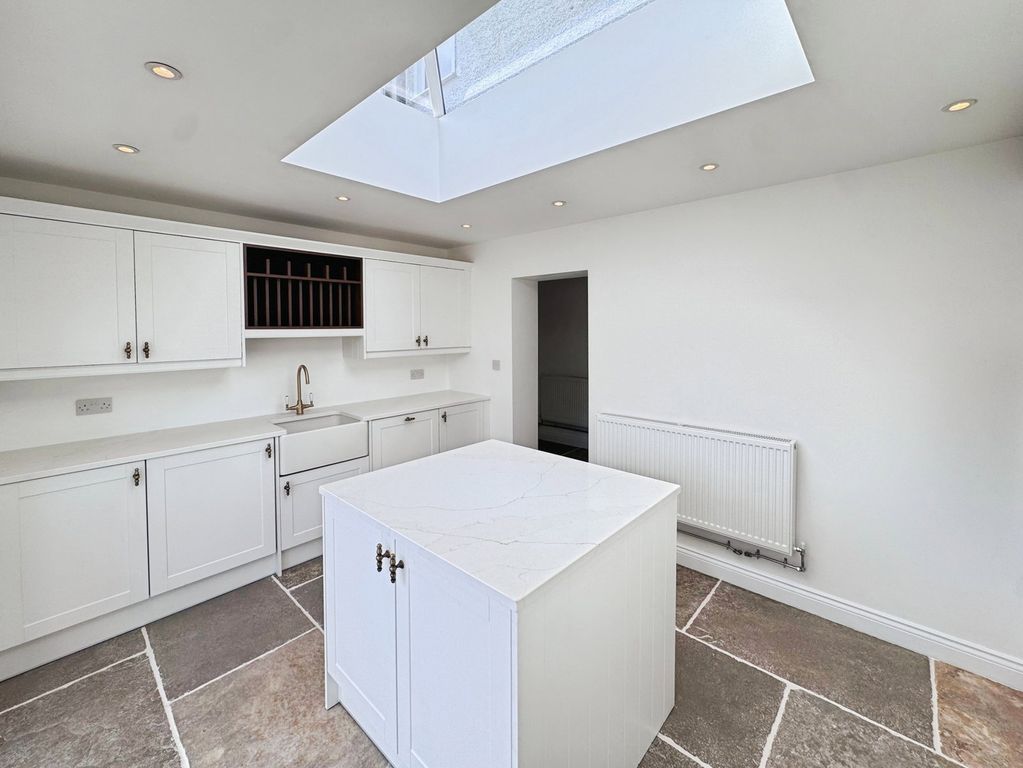 Property photo 3 of 27