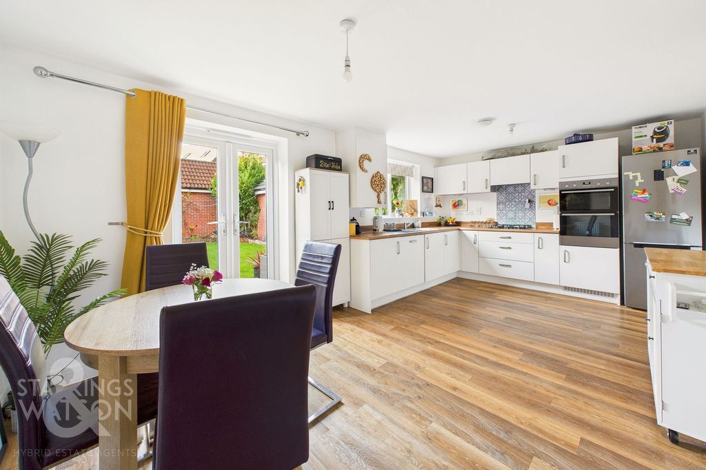 Property photo 2 of 25