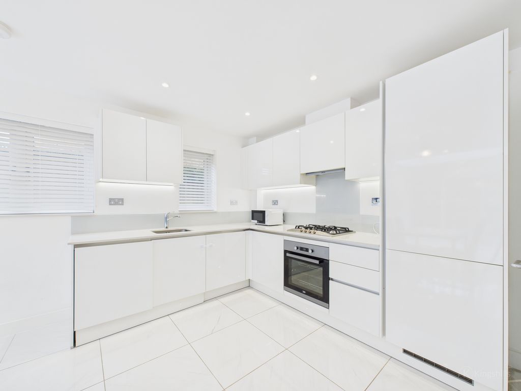 Property photo 3 of 18 Cam02136G0-Pr0516-Still007