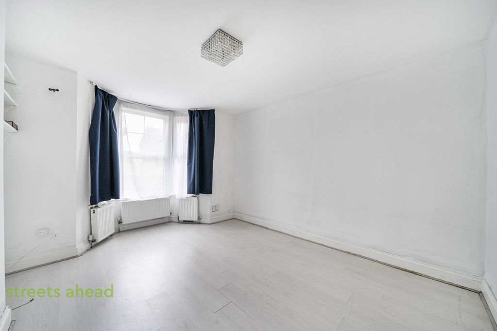 Property photo 2 of 17 59d6c801-A933-402...