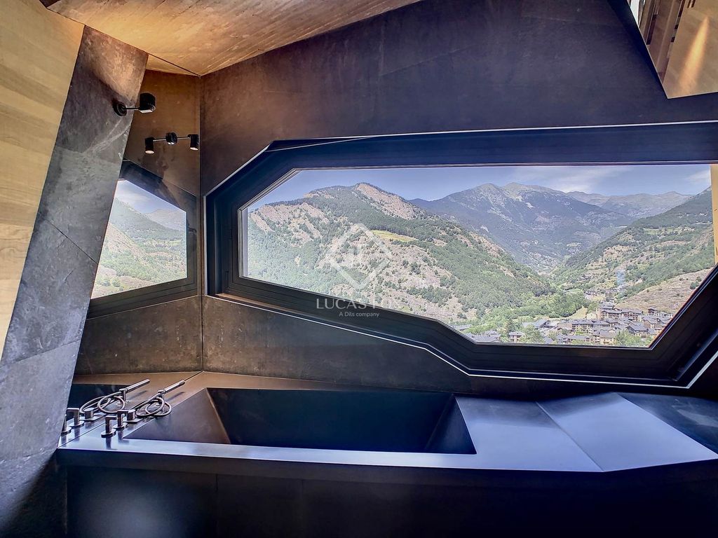 Property photo 2 of 116