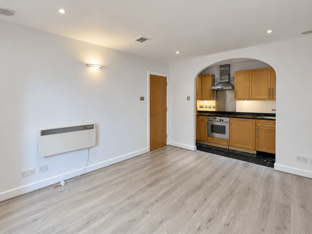 Property photo 1 of 9 2 Bed Flat For Rent