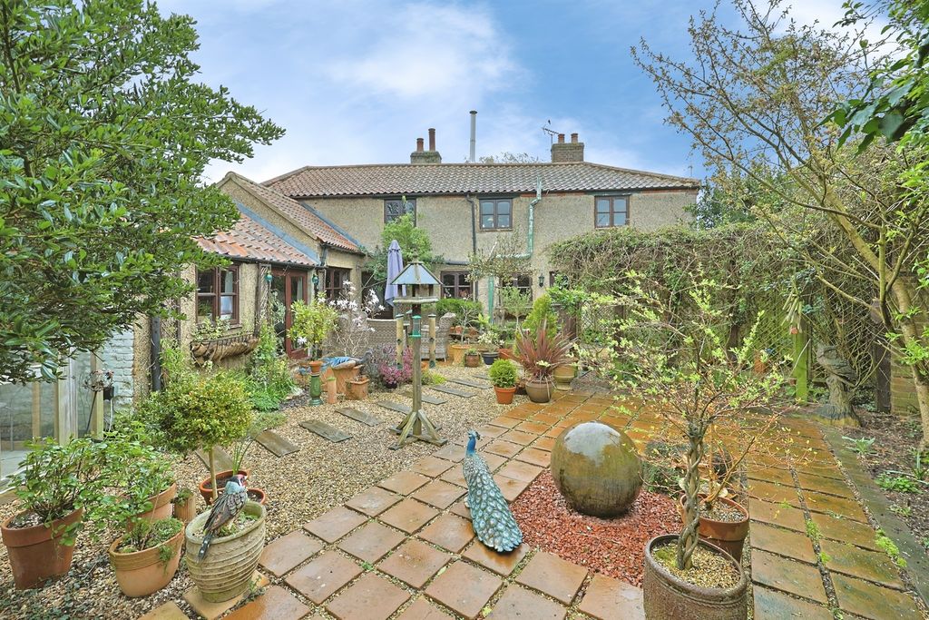 Property photo 2 of 28