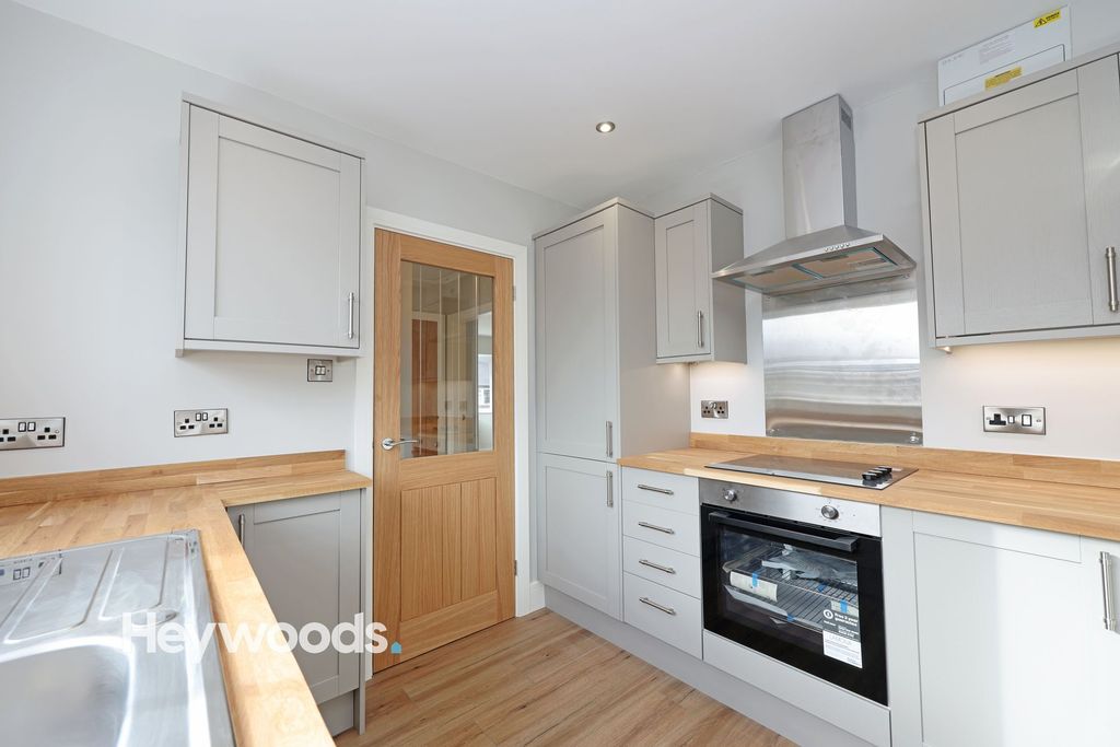 Property photo 2 of 28