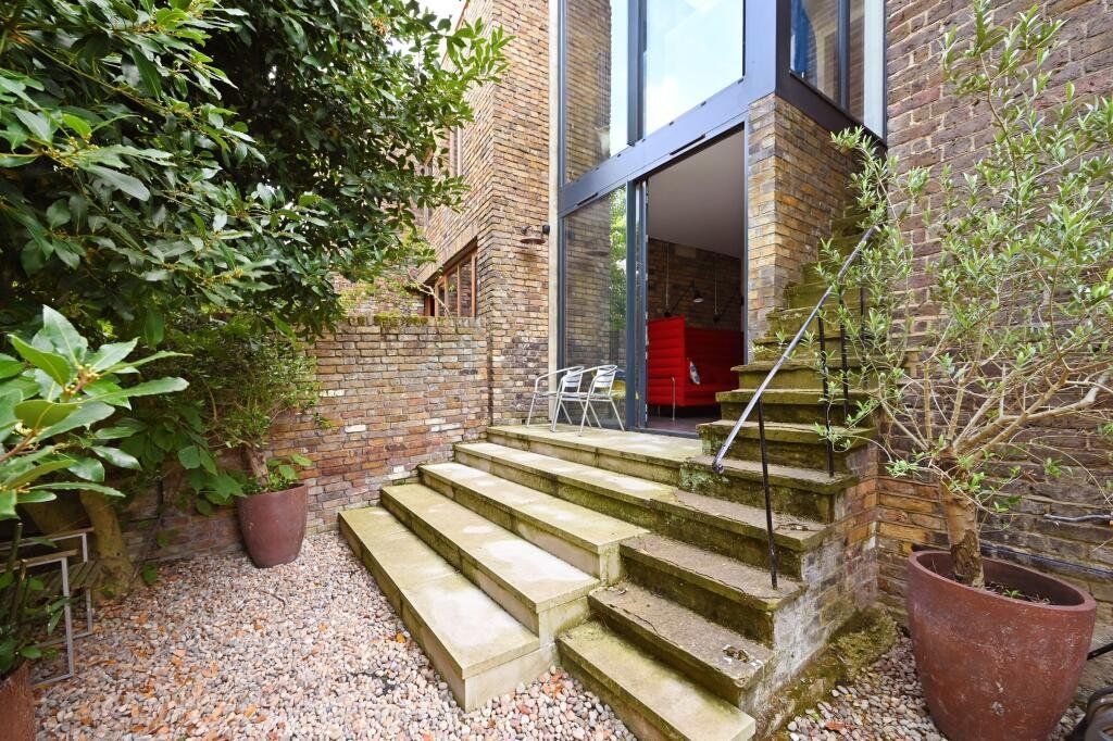 Property photo 3 of 9 Picture No. 10