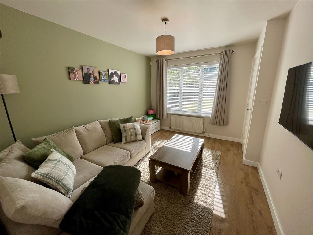 Property photo 2 of 15 Lounge