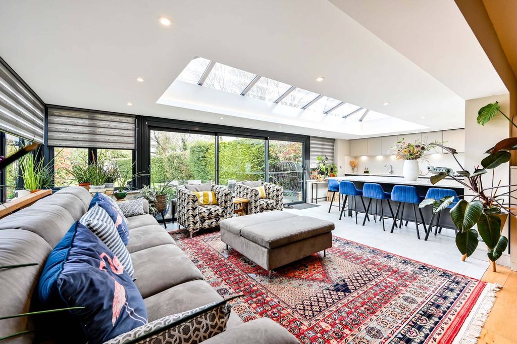 Property photo 3 of 23