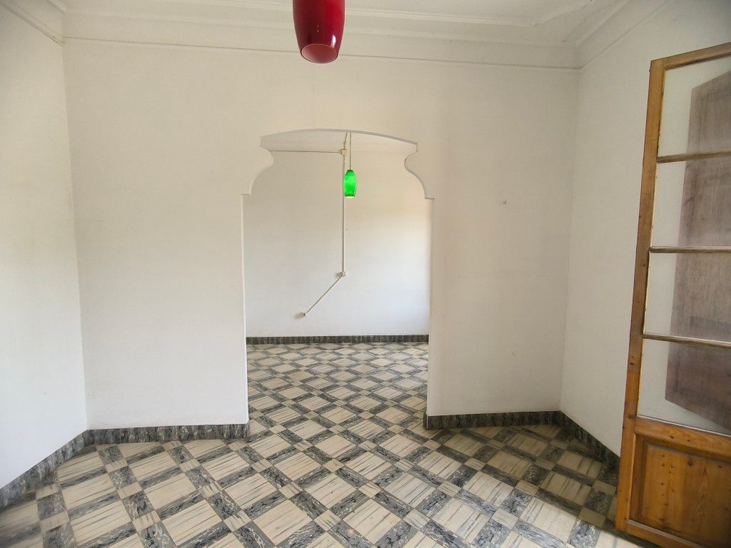 Property photo 3 of 9 Interior (7)