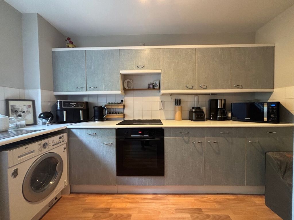 Property photo 3 of 5 Kitchen