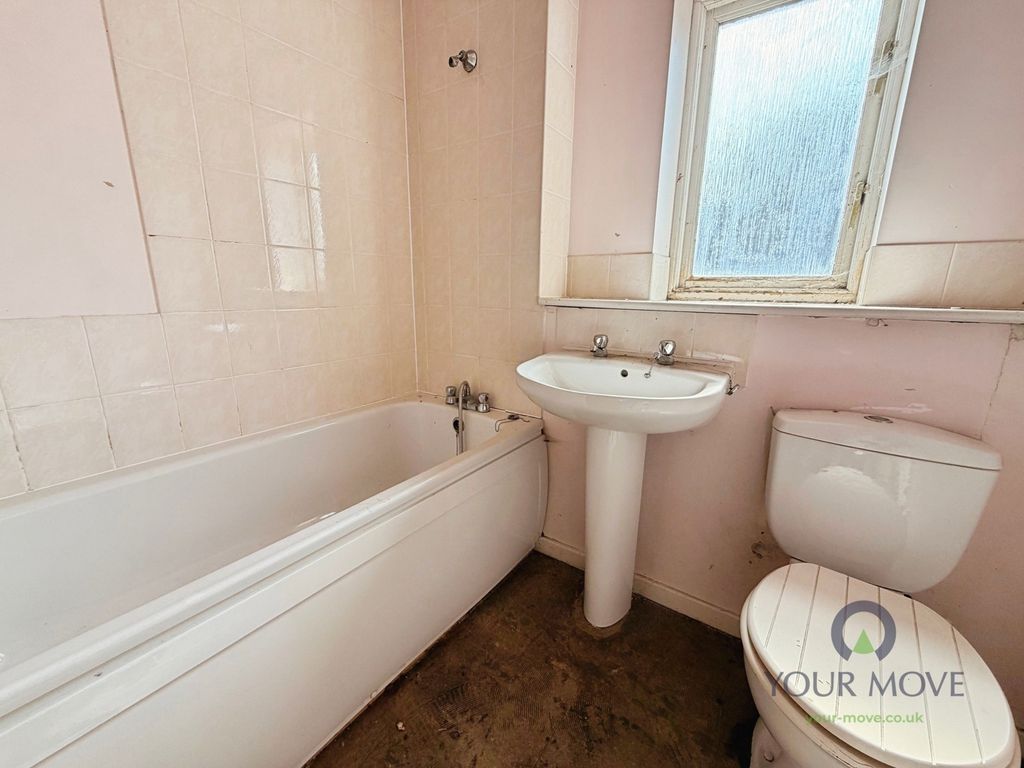 Property photo 3 of 13 Bathroom