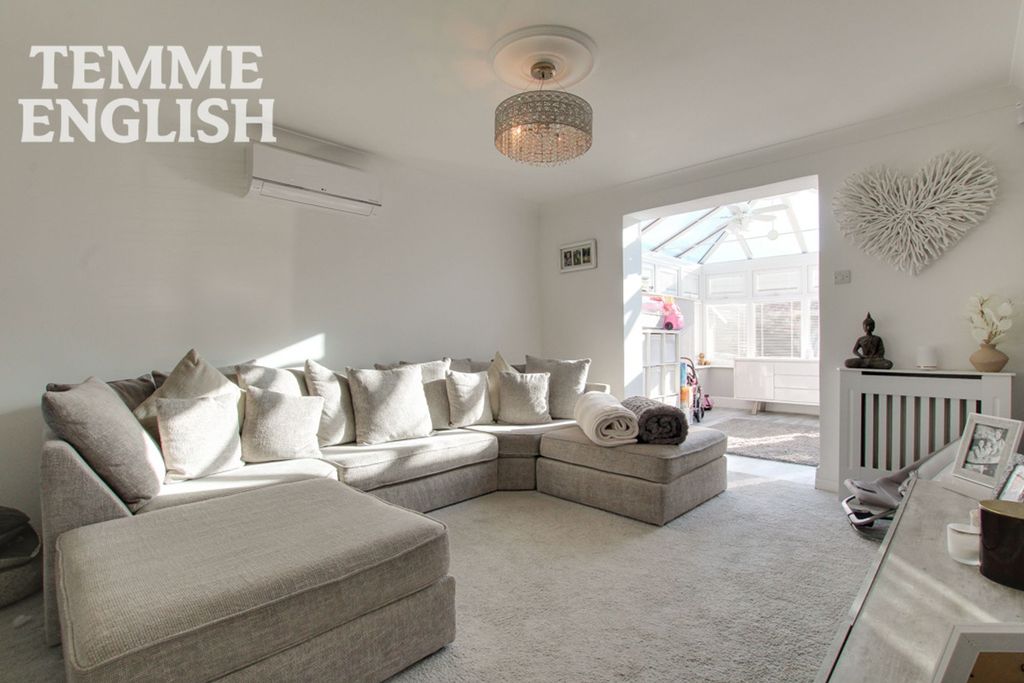 Property photo 3 of 27