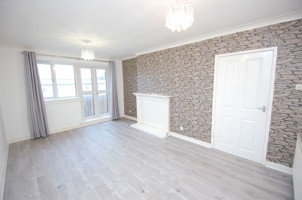 Property photo 2 of 15 4869062