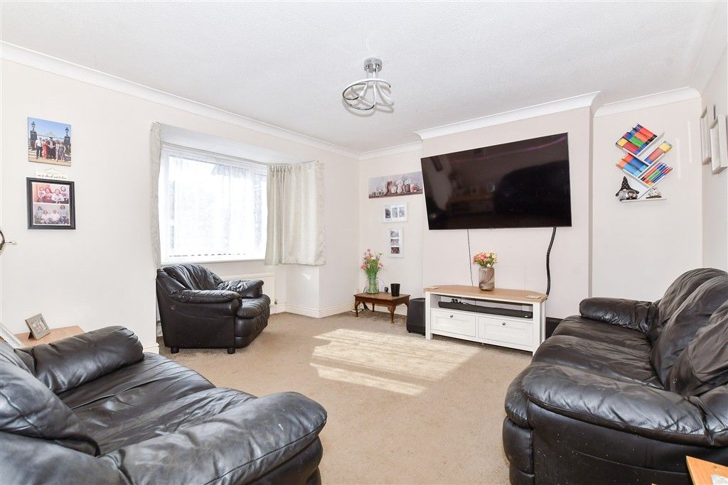 Property photo 3 of 14 Lounge