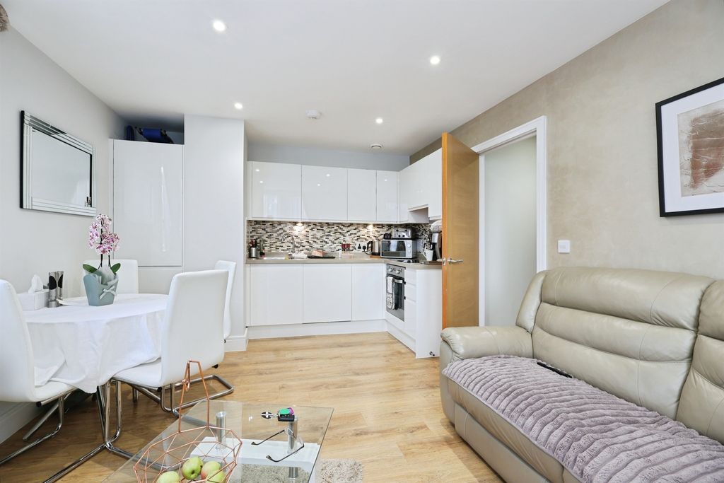 Property photo 2 of 9