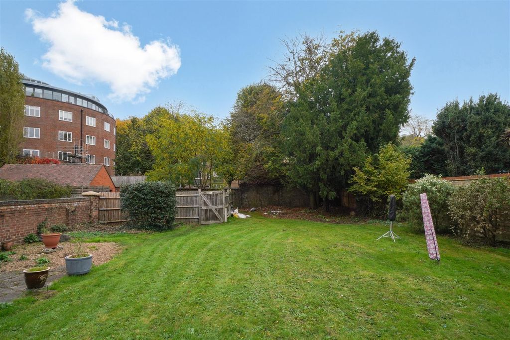 Property photo 2 of 15 Gwendolen Avenue