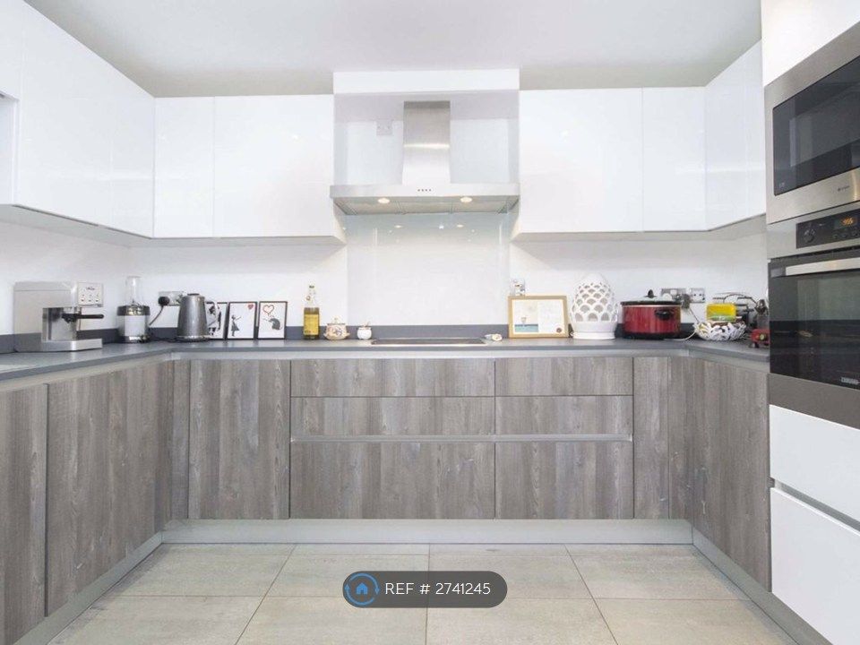 Property photo 2 of 8 Brand New Kitchen