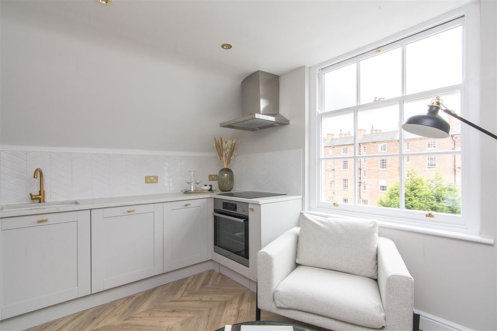 Property photo 2 of 37 11 East Circus Hi Res-2.Jpg