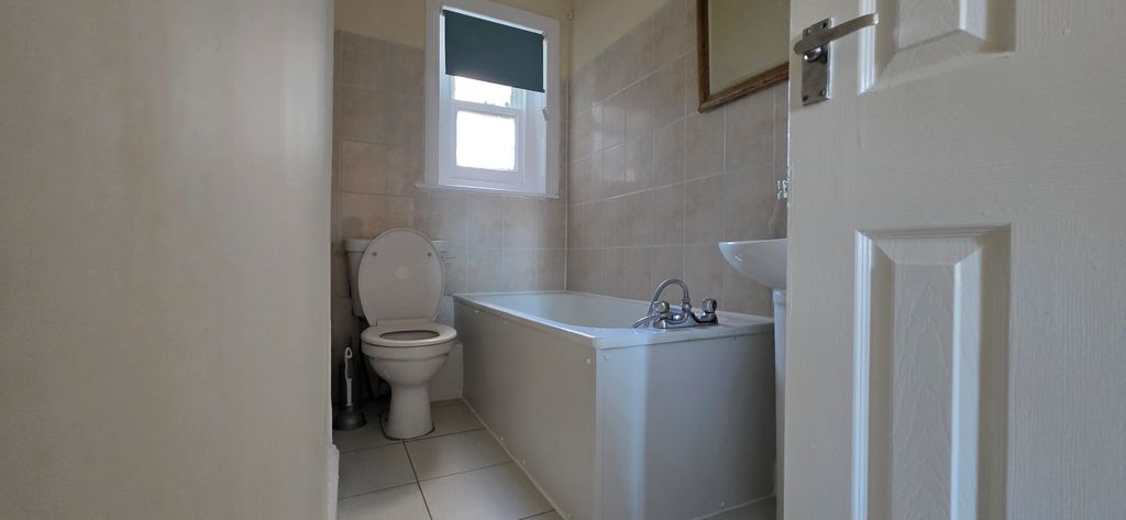 Property photo 2 of 3