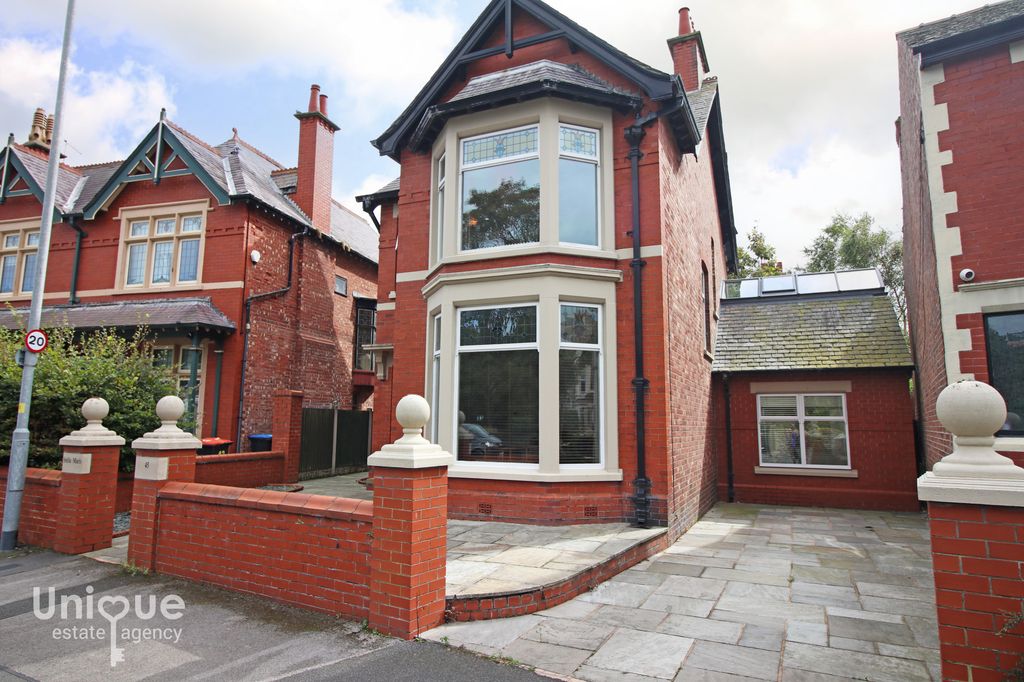Property photo 1 of 39