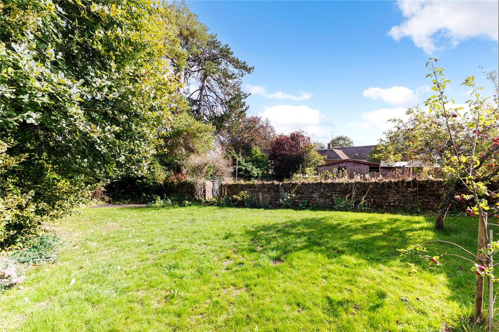 Property photo 3 of 14 Garden