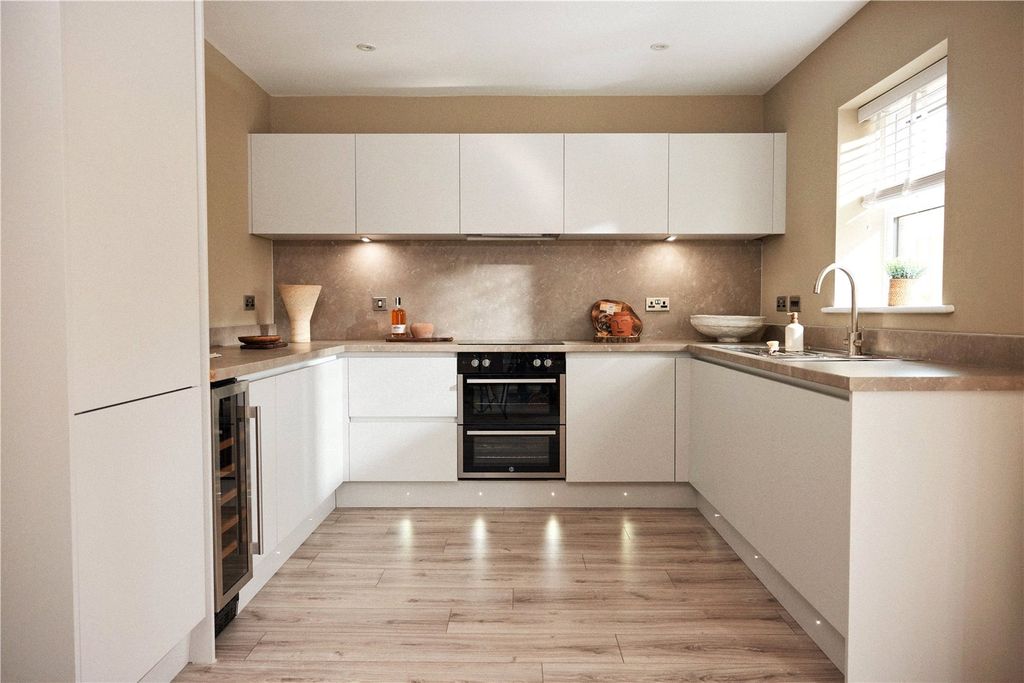 Property photo 2 of 13 Picture No. 02