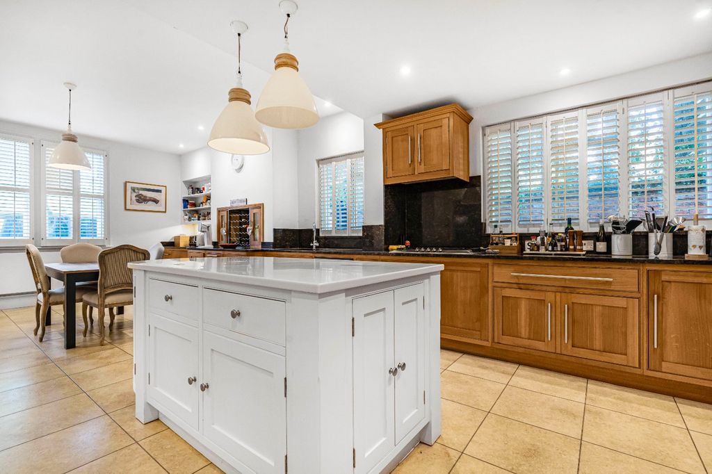 Property photo 3 of 22 Kitchen