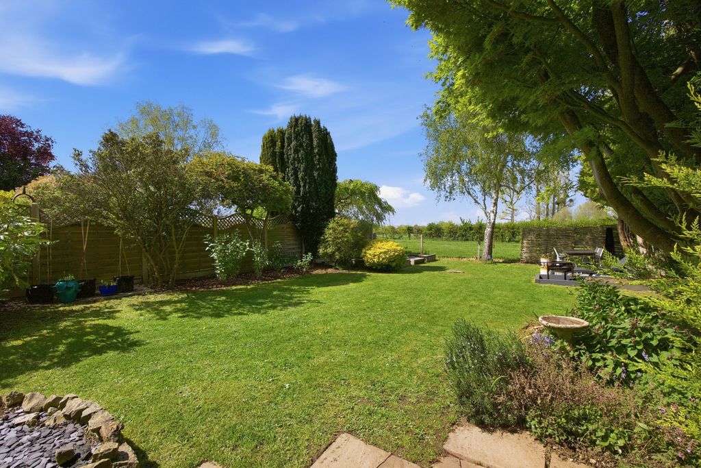 Property photo 2 of 25