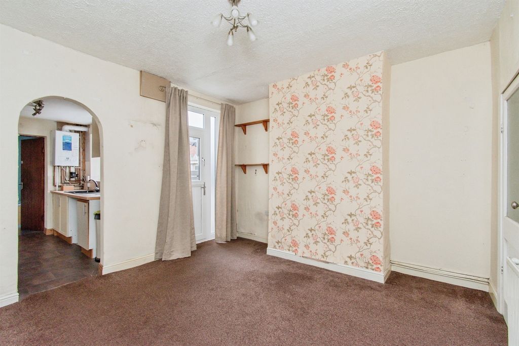 Property photo 3 of 11