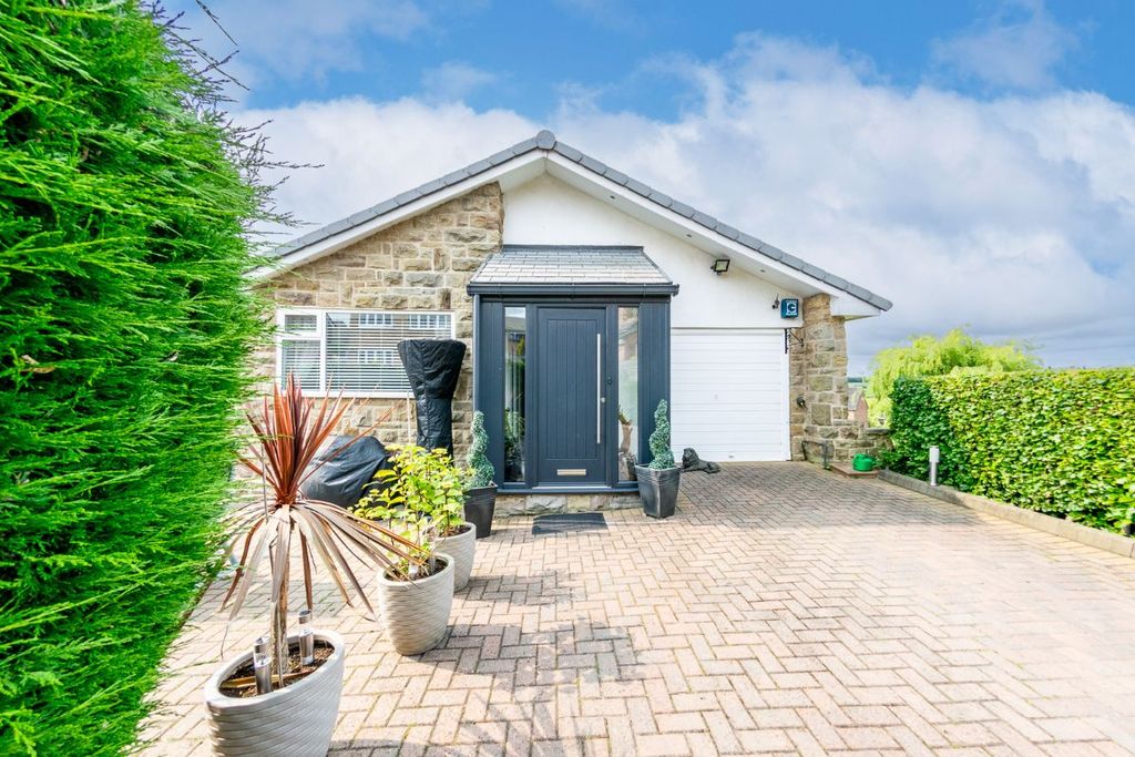Property photo 1 of 42