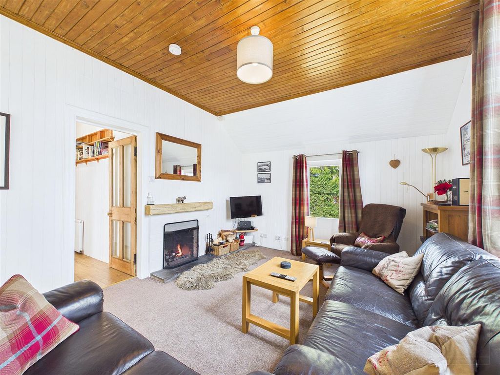 Property photo 2 of 28 Sitting Room