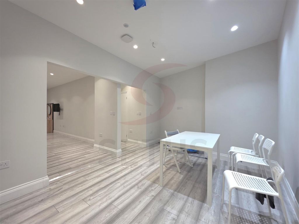 Property photo 3 of 7 Dining Area