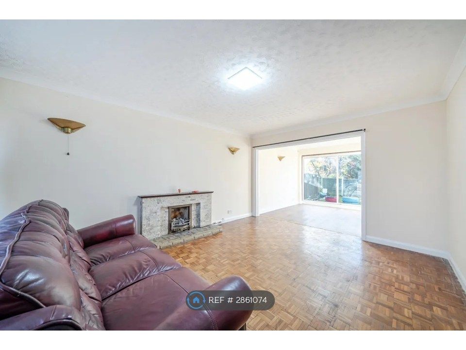 Property photo 2 of 17 Lounge